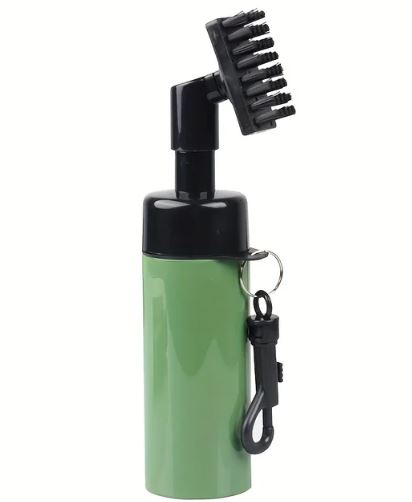 Green spray brush for golf club cleaning